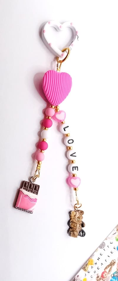 Jeannette-Creatief® - Fun - Sleutelhanger Tashanger Chocolade Hartjes LOVE Beer - Hartjes - Resinhangers - Tashanger - Sleutelhanger - Hangers - Sleutelhangers - Tekst - Tashanger met Tekst - Sleutelhanger met Tekst - Voor mijn lieve juf - Moederdag