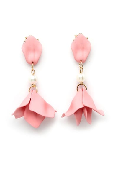 AVANT-GARDE PARIS Roze Oorbellen - Rose Drop 7.2cm x 3.5cm - 1 stuk - Goudkleurig met roze bloemblaadjes