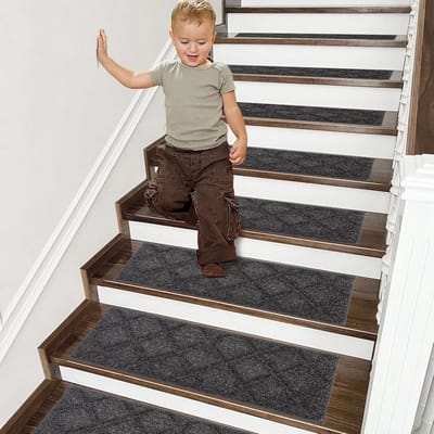 Candala Set van 4 traptreden, 70 x 22 cm, antislip, zelfklevend, machinewasbaar, 100% polyester, TPE-rug, ideaal voor kinderen, senioren en huisdieren, zwart