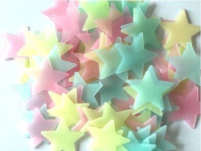 100 Multikleurige Sterren aan de hemel - Glow in the dark sterren - lichtgevende Multikleurige  sterren - Leuk voor in de kinderkamer - 100 stuks - Heble