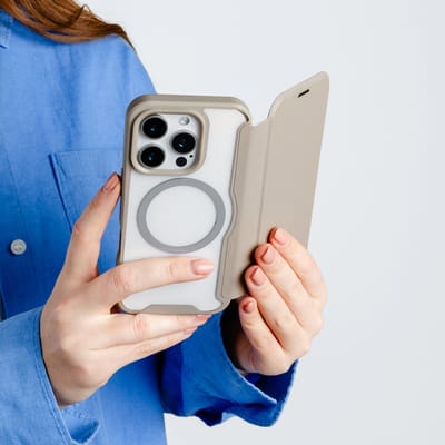 imoshion Hoesje - Geschikt voor Apple iPhone 17 - Transparante Bookcase geschikt voor MagSafe - Beige