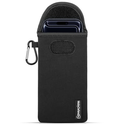 MobyDefend Hoesje - Geschikt voor iPhone 17 Pro - Neopreen Pouch Met Karabijnhaak - Insteek - Riemlus - Zwart