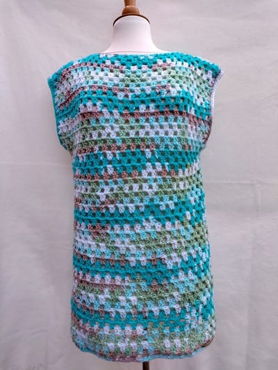 Handgemaakte trui korte mouw / spencer gehaakt in aquablauw, mintgroen, beige, wit gemeleerd Maat M