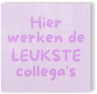 Tegeltje Hier werken de leukste collega’s – paars – tegeltje met tekst