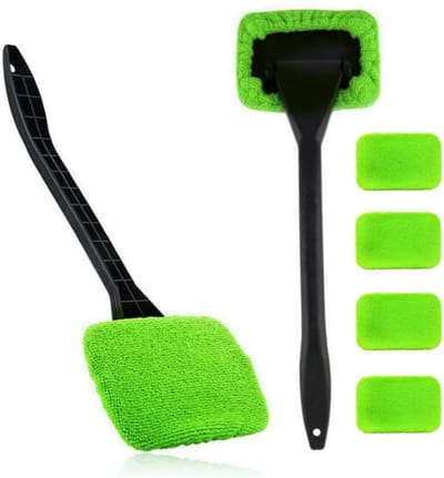 Een reinigingsborstel met handvat + 4 vervangende microvezeldoekjes - Set voor het reinigen van autoruiten - Ruitenreiniger voor binnen en buiten - Groen