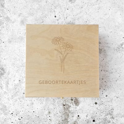 Geboortkaartjes box geboortebloem | April | Madelief | Geboortekaarten bewaren | Kraamcadeau | Fien & Feau