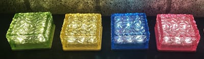 Solar " ice cubes met LED" - Set van 4 stuks - meerkleurig - met 5 LEDs - tafel / staand model - hoogte 11 x 11 x 6 cm - Tuindecoratie - Tuinverlichting