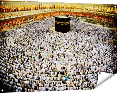Gards Tuinposter Zwarte Steen in Mekka met Biddende Moslims - 120x80 cm - Tuindoek - Tuindecoratie - Wanddecoratie buiten - Tuinschilderij