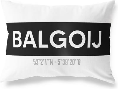 Tuinkussen BALGOIJ - GELDERLAND met coördinaten - Buitenkussen - Bootkussen - Weerbestendig - Jouw Plaats - Studio216 - Modern - Zwart-Wit - 50x30cm