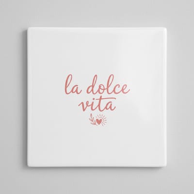 La Dolce Vita Decoratieve Tegel – Elegante Levensstijl Tekst Wanddecoratie – Keramische Tegel 15 × 15 cm