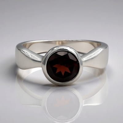 Cavill - Zilveren Ring - 925 Sterling Zilver - Mozambique Granaat 1 28 ct - Ronde Edelsteen - Elegante Damesring Rood