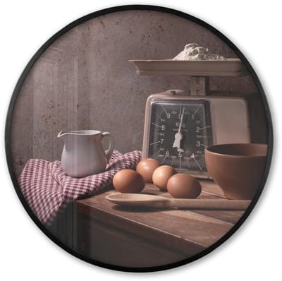 Poster in lijst Rond - Fotolijst 60x60 cm - Posters - Stilleven - Koken - Weegschaal - Eieren - Keuken - Ronde posterlijst zwart - Decoratie - Wanddecoratie woonkamer - Muurdecoratie slaapkamer