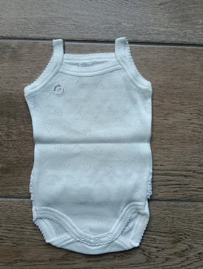 Babidu meisjes Romper/Body | Wit | Hemd model | Ajour patroon hartje | Gehaakt Randje | 1133 | 1 maand| maat 56