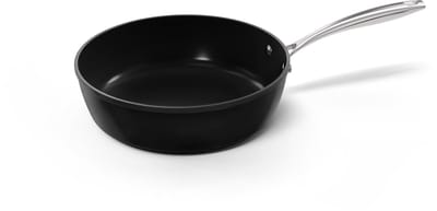 Cook & Pan Hapjespan Ø 24 cm Zwart - PFAS vrij - Alle Warmtebronnen - Cool Touch Handgreep - Steel Pan met 7 jaar Garantie - Krasbestendige Anti Aanbaklaag - Vaatwasserbestendig - Gas, Inductie, Elektrisch, Oven