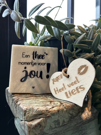 Creaties van Hier - Onderzetter/tegeltje - Een thee momentje voor jou! - met houten hartje - Marmer