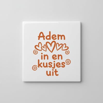 Adem In En Kusjes Uit Decoratieve Tegel – Positieve Liefde Tekst Wanddecoratie – Keramische Tegel 15 × 15 cm