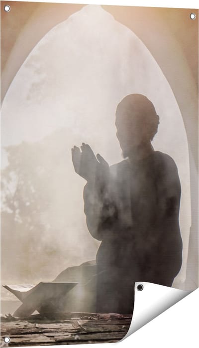 Gards Tuinposter Biddende Man in een Oude Moskee - 60x90 cm - Tuindoek - Tuindecoratie - Wanddecoratie buiten - Tuinschilderij