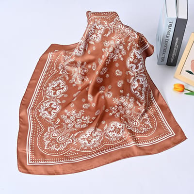 Syhood 70cm Vierkante Satijnen Hoofddoeken Satijnen Bandana's voor Vrouwen Satijnen Hoofdband Sjaals Zijdeachtig Gevoel Sjaal Boho Hoofddeksels brown