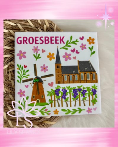 Tegel Groesbeek | Vierdaagse | Zuidmolen | Wijndorp | 7 Heuvelen | De Treffers | Jasper Cillessen | Wanddecoratie | Woonaccessoires | Woonaccessoire | Interieur | Wonen | Sfeer | Woontegel | Keramiek | Tegeltje | Koffietijd | Pauze | Kantoor | Keuken