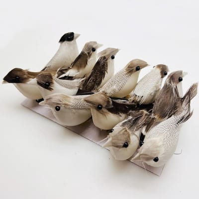 Set van 12 Kunstmatige Vogels met Veertjes voor Creatieve Projecten, Tuinversiering en Bruiloftdecoratie
