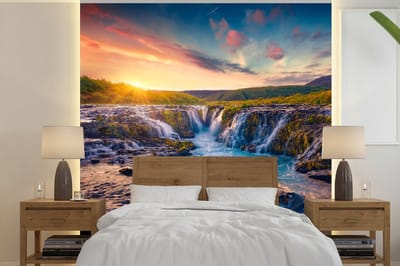 Behang - Fotobehang Waterval - Planten - Mos - Landschap - Zonsondergang - Rots - Breedte 300 cm x hoogte 300 cm