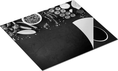 Chefcare Inductie Beschermer Kruiden met Groenten op een Zwarte Plaat - Zwart Wit - 60x50 cm - Afdekplaat Inductie - Kookplaat Beschermer - Inductie Mat