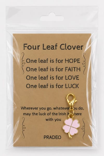 Pradeo - Klavertje Vier Sleutelhanger - Hangertje - Klavertje 4 - Four Leaf Clover - Key Chain - Pocket Hug - Geluk - Klein Geschenk - Bedankt Cadeautje / Kaartje - Familie, Vrienden, Collega of Meester & Juf - Met Kaartje Met Tekst - Licht Roze