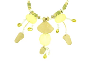 Behave - Ketting groen met hangers en kleine schelpjes - Modeaccessoire voor boho stijl - Lengte 45 cm