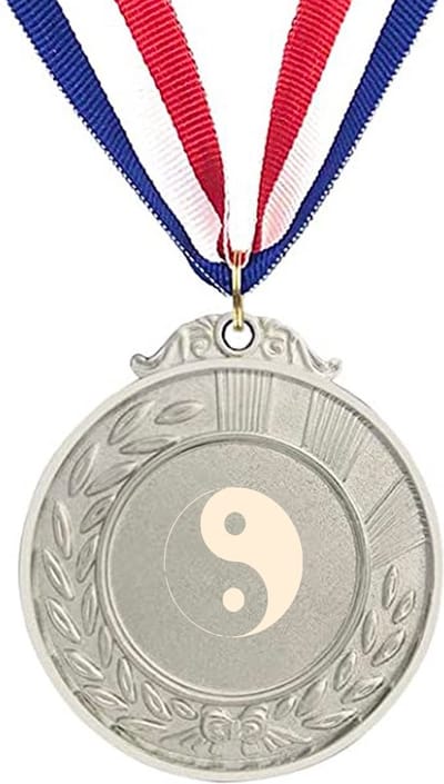 Akyol - yin yang medaille zilverkleuring - Yin yang - yin yang accessoires - cadeau - gepersonaliseerd - mediteren - sleutelhanger met naam