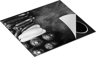 Chefcare Inductie Beschermer Courgettes op Zwarte Marmer - Groente - Zwart Wit - 60x50 cm - Afdekplaat Inductie - Kookplaat Beschermer - Inductie Mat
