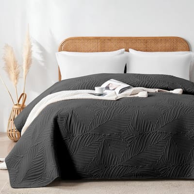 Sprei 220x240 cm,Ultrasone Sprei Zwart,Licht,Zacht en Makkelijk Schoon te Maken,Dubbelzijdig,Bedbedekking met Bladerenpatroon,Ideaal voor Alle Seizoenen,Voor Bed en Bank
