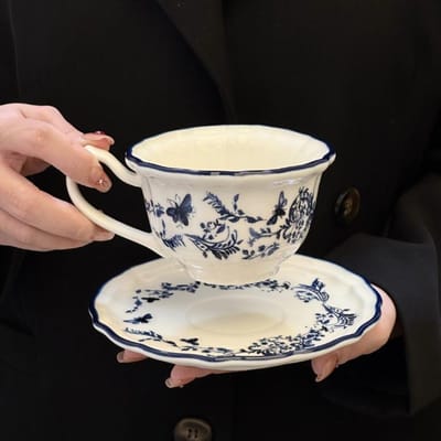 Europese Retro Koffiekop en Schotel Set Afternoon Tea Keramische Koffiekop en Schotel Verjaardags- en Pasgetrouwd Cadeaus Zeldzame Cadeaus 220ml beige