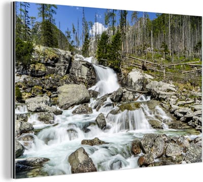Aluminium schilderij 180x120 cm - Wanddecoratie metaal - Woeste waterval in een rotsige rivier in het Nationaal park Tatra - Metalen muurdecoratie woonkamer - Decoratie industrieel - Foto op dibond - Industriële accessoires slaapkamer