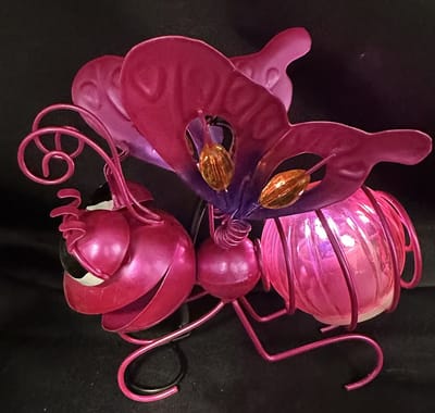 Metaal hangende solarlamp "roze vlinder" - meerkleurig - met 1 LED - Hangend en Staand model - hoogte 12 x 16 x 11 cm - Tuindecoratie - Tuinverlichting