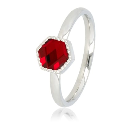 My Bendel - Ring Zilverkleurig met Rode Vintage Glassteen Hexa - Zilverkleurige Ring - Donkerrode Zeshoekige Glassteen - met Luxe Cadeauverpakking | Sieraden Voor Dames | Maat 16.00 Mm / Maat 50
