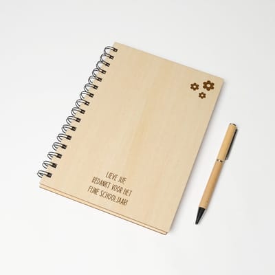 Notitieboek A5 - Luxe balpen - Cadeau - Einde schooljaar cadeau - Notitieboek - Cadeau juf - Bloemetjes