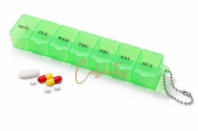Cabantis® Week Pillendoos 7 Dagen – Compacte Pillen Organizer met Sleutelhanger – Dagelijkse Medicijndoos – 15 × 3 × 2,5 cm – Transparant Groen