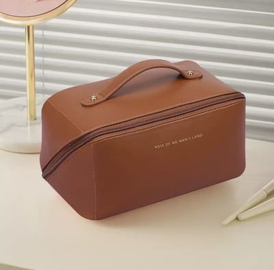 Luxe Make-up Tas Bruin + Beauty Blender Spons - Toilettas - Reistas - Tas Voor Toilet Artikelen - Beauty case - Cosmetica tas - Handige Make-up Tas - Make-up Organizer - Skincare Organizer - Reis Toilettas - Multifunctionele Make-up Tasje - Case Tool