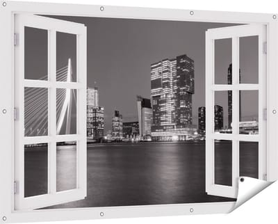 Gards Tuinposter Doorkijk Rotterdamse Skyline - Zwart Wit - 150x100 cm - Tuindoek - Tuindecoratie - Wanddecoratie buiten - Tuinschilderij