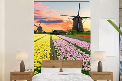 Behang - Fotobehang Windmolen - Tulpen - Bloemen - Nederland - Breedte 160 cm x hoogte 240 cm