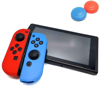 Gadgetpoint - Hoesjes & Skins + Thumb Grips voor Nintendo Switch 1 - Performance Gaming Case - Soft Grip Covers - Anti-Slip Joy-Con Controller Accessoires - Rood/Lichtblauw + Blauw/Rood Thumbs