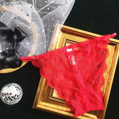 Uitgehold damesslipje Sexy vrouwelijke lingerie Geborduurd kanten ondergoed Naadloze slip Mode onderbroek L rood