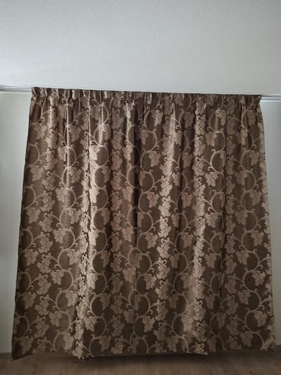 Kant En Klaar Gordijn - Met Plooiband - 140x240 cm - Bruin