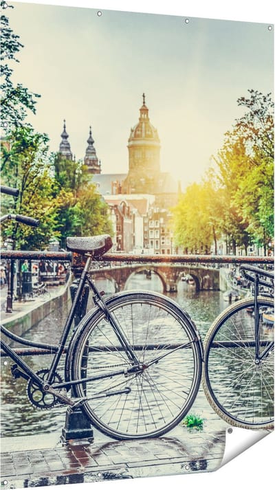 Gards Tuinposter Amsterdamse Brug bij een Gracht met Zonsondergang - 120x180 cm - Tuindoek - Tuindecoratie - Wanddecoratie buiten - Tuinschilderij