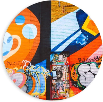 KuijsFotoprint - Schilderij - Graffiti Versierde Muur - Wit, Blauw, Roze En Oranje - 90 X 90 Cm