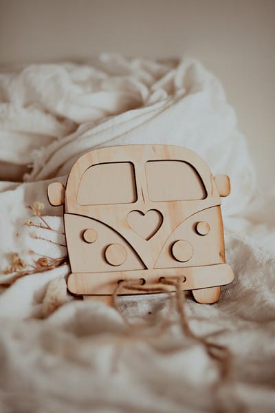 Bolletoet - houten wenskaart volkswagenbus - wedding - trouwen -houten envelop