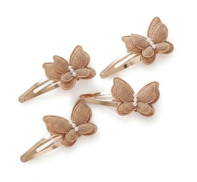 Beige vlinder haarspeldjes set voor meisjes – textiel haarspeldjes met parel details – 4 stuks – goudkleurige haar clips met zachte vlinder applicatie