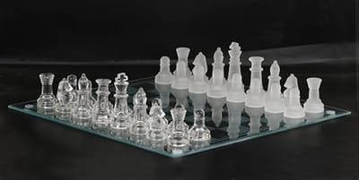 Grote Glazen Schaakset 35x35 Cm - Elegante Design en Duurzaam Spel
