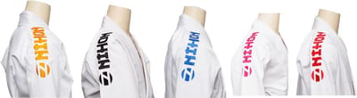 Judopak Nihon Rei 2.0 borduring | Zwart (Maat: 110)