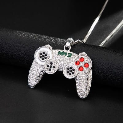 Milieuvriendelijke Legering Volle Diamant Game Console Controller Ketting Retro en Speelse Persoonlijkheid Hanger Licht Luxe Accessoire black